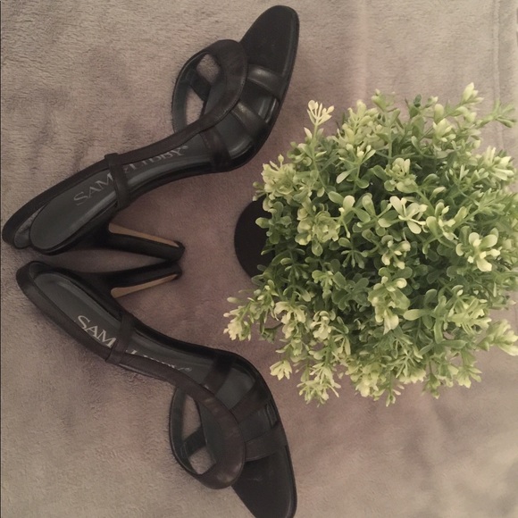 Adorable Strap Sandals💃🏽 Great Condition! - Picture 2 of 3